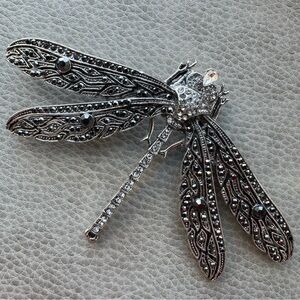Elegant Silver Dragonfly Brooch Art Noveau Design